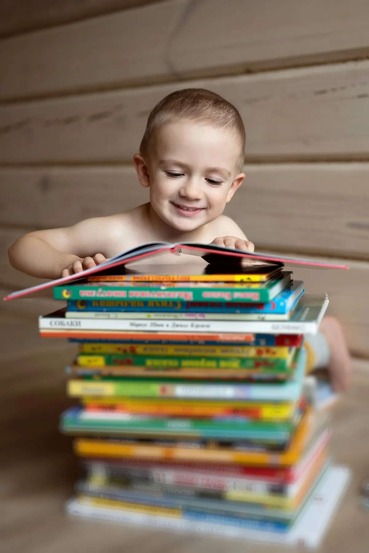Alianza educativa internacional: socios distribuyendo métodos de idiomas para la infancia
